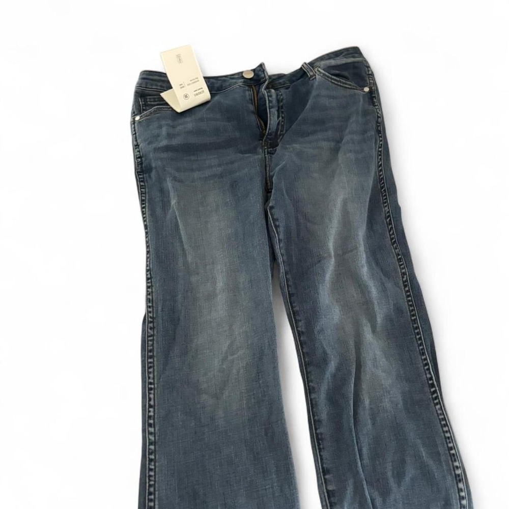 SIZE 30 blue denim jeans with a relaxed fit